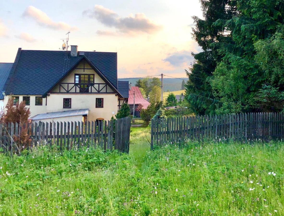 Villa Chalupa Hrazdenka V Krusnych Horach Horní Blatná Exterior foto